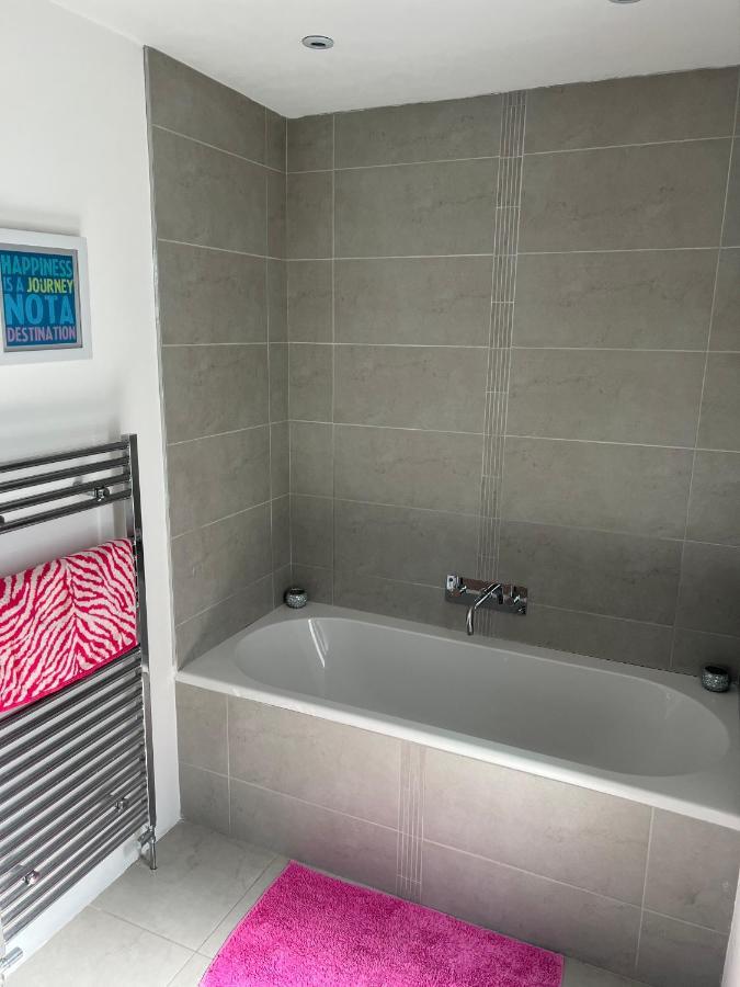 Fitzy'S Bunker - Modern Beach Apartment Ardglass Exterior photo